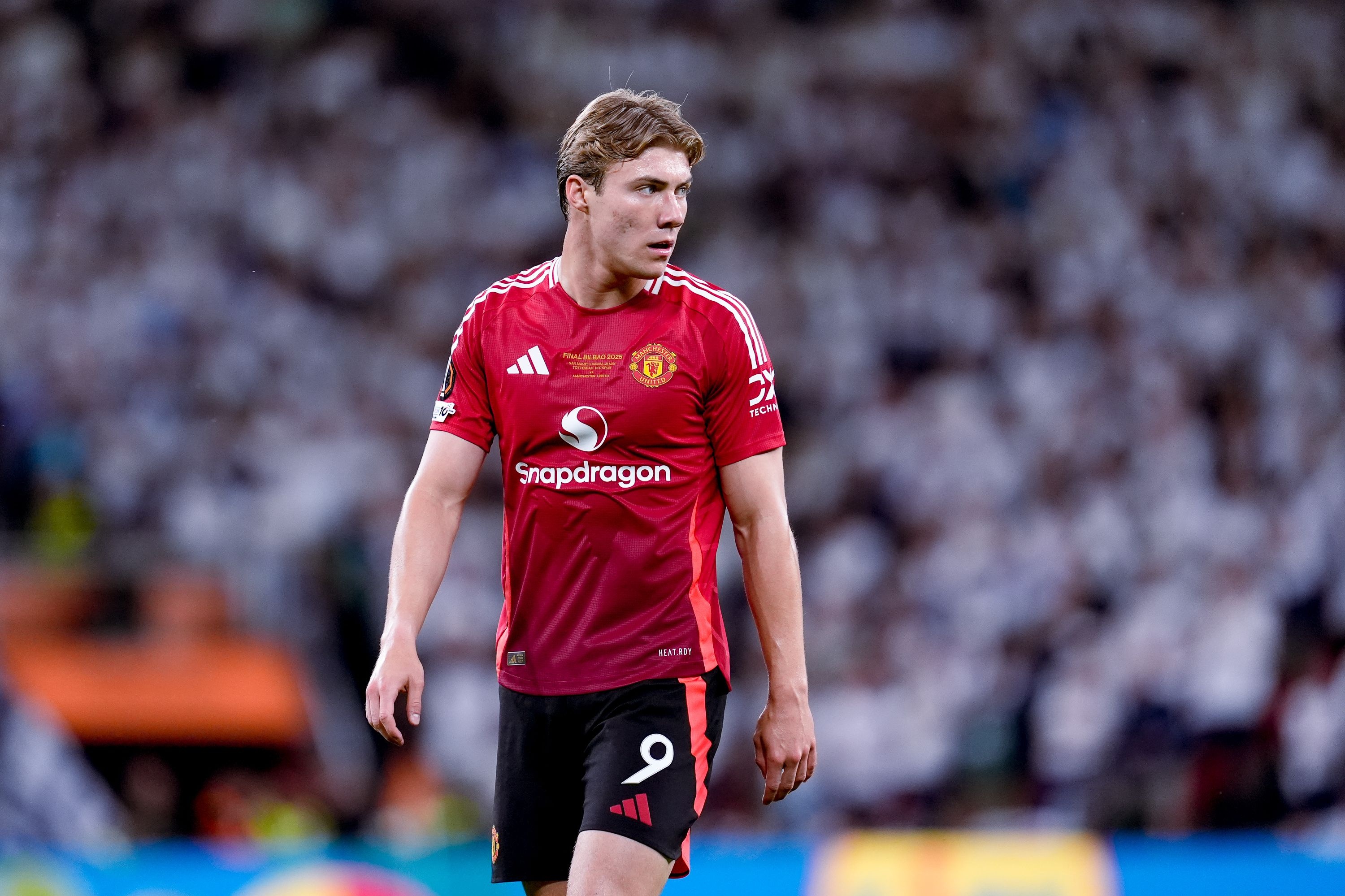 天博网页版-迪马济奥：那不勒斯加速霍伊伦谈判，仅考虑租借附带买断选项