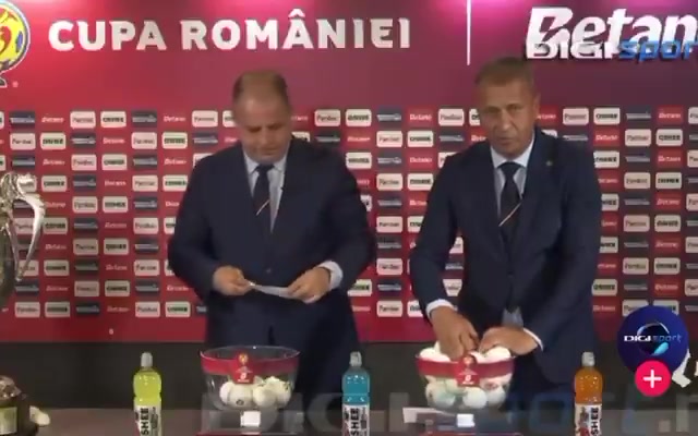 明演？罗马尼亚杯赛抽签官员疑似作弊：开始就摸着一个签最后抽出