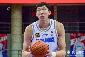 正负值-18最低!周琦半场3中1拿到4分6板 罚球2中2