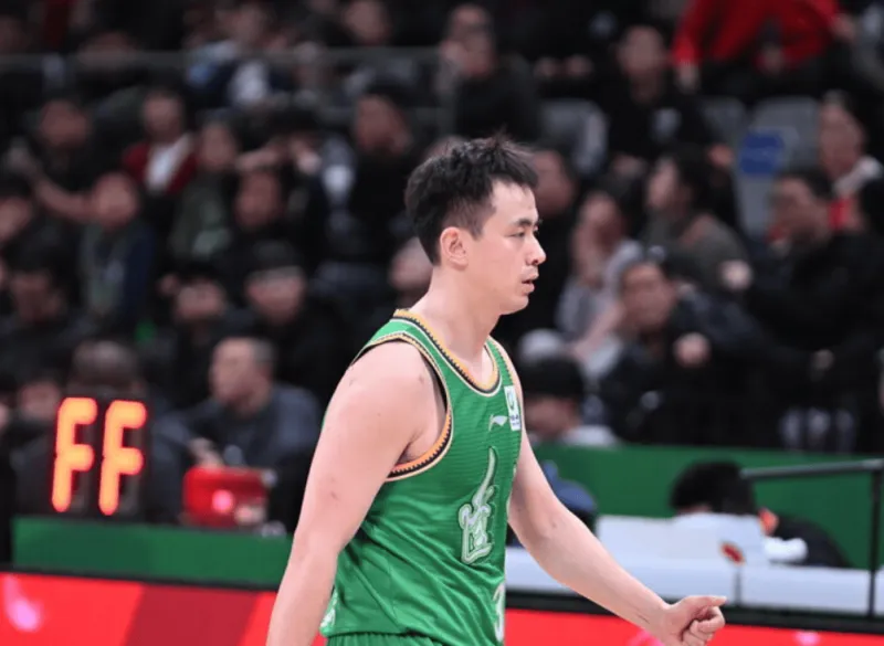 天博-赵继伟全场9中4，三分6中1得到12分7篮板6助攻