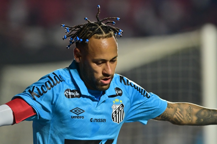 天博体育-桑托斯主帅：内马尔不会随队出征南美杯，他将继续进行康复训练