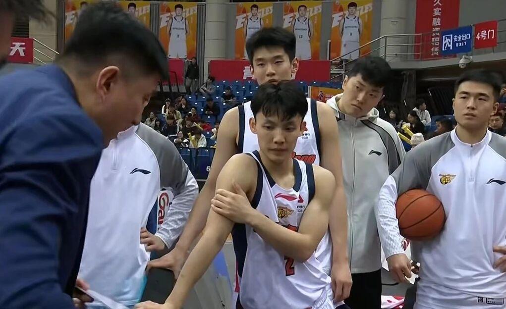 天博体育-广东男篮加时险胜青岛 北京男篮力克广州 广厦把山东男篮打出四强